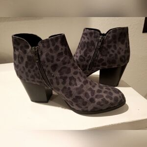 Style & co Womens boots Size 7.5